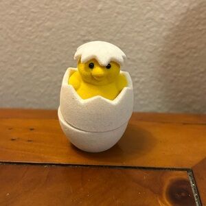 Vintage 2007 AVON Freshwater Pearl Earrings Chicken Hen